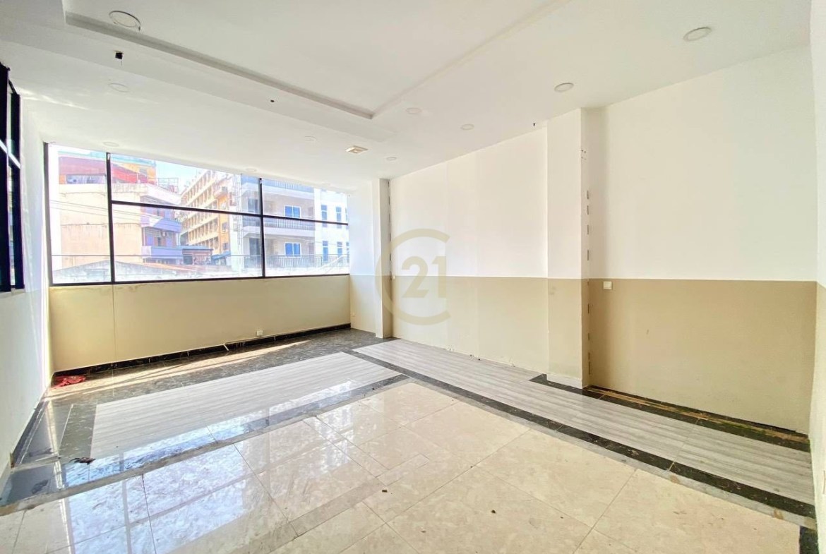 Spacious Shophouse for Rent in Daun Penh | Ideal for Business, Restaurant, Café