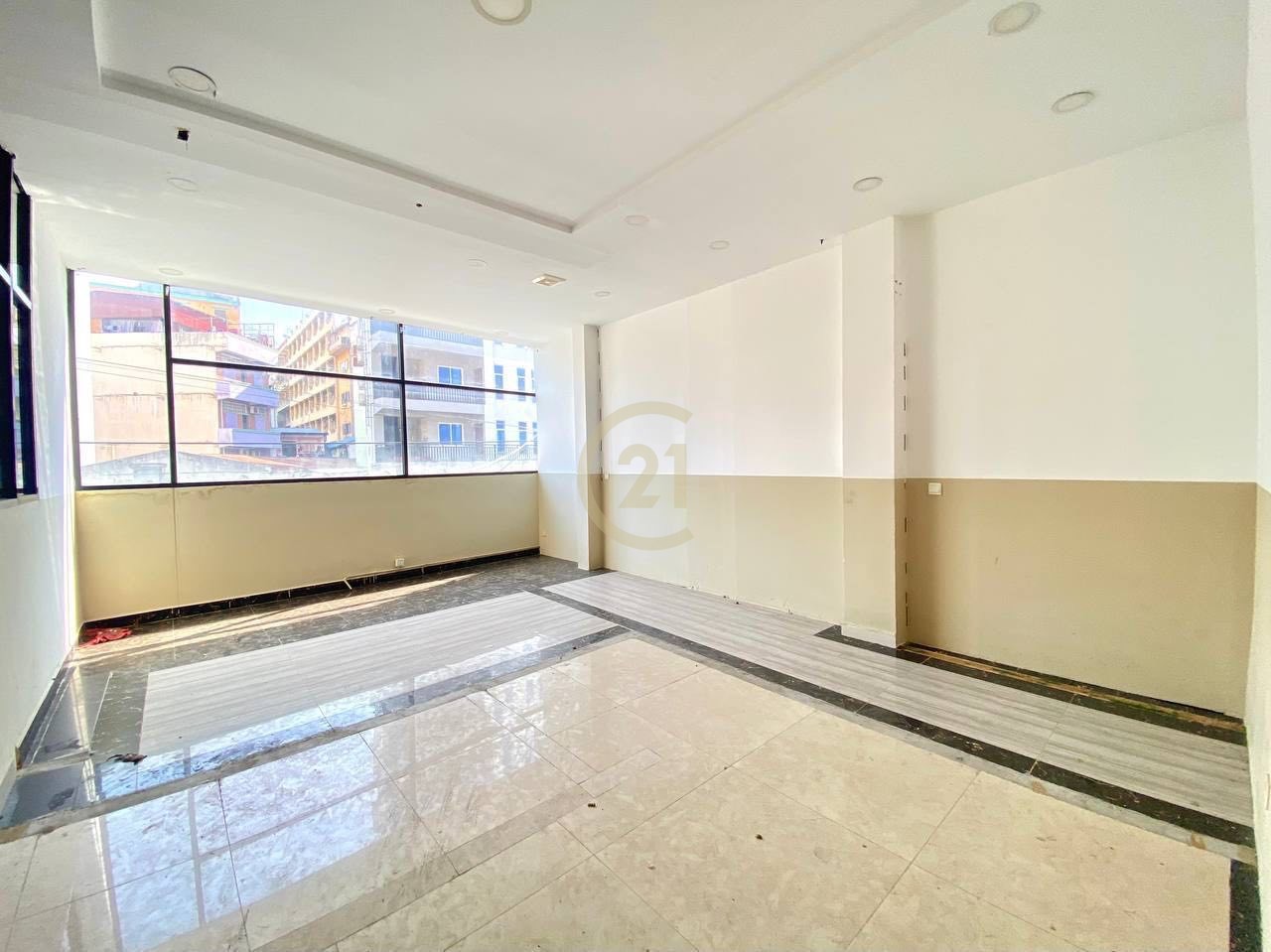 Spacious Shophouse for Rent in Daun Penh | Ideal for Business, Restaurant, Café