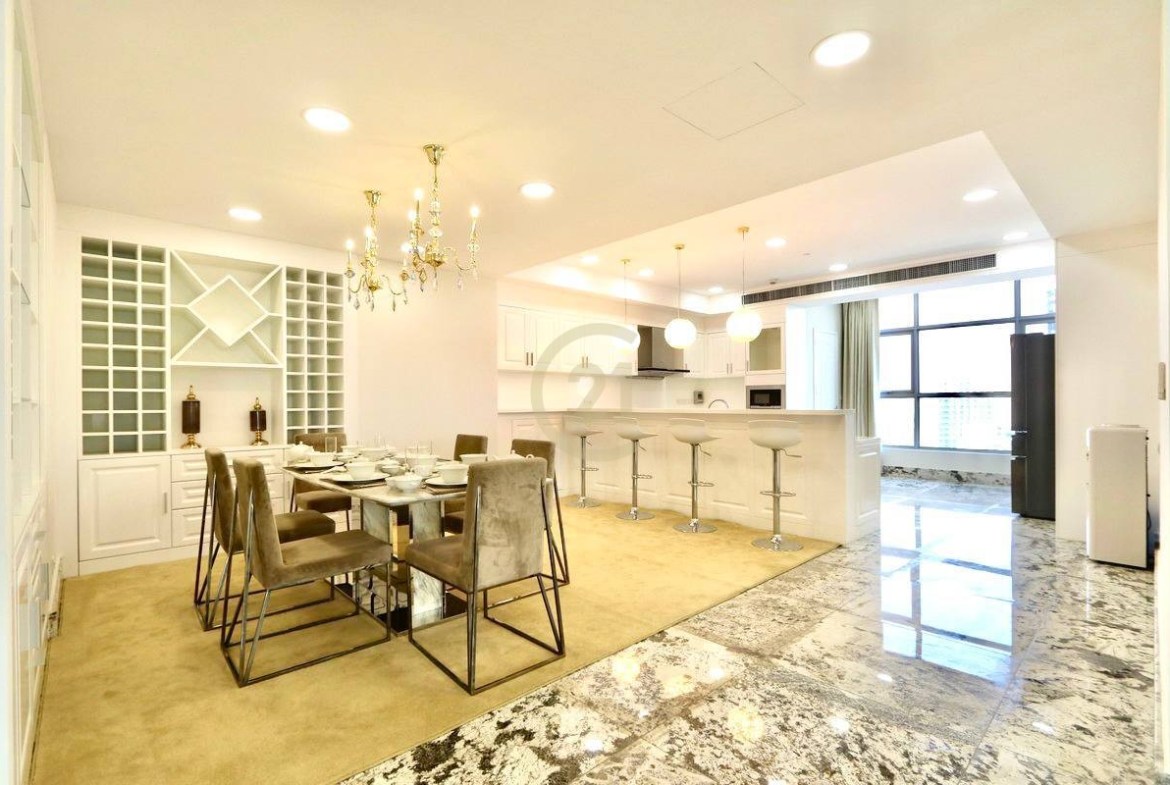 SPECIOUS PENTHOUSE FOR RENT AT BKK1