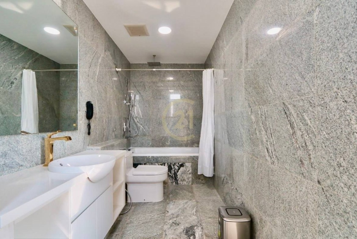 SPECIOUS PENTHOUSE FOR RENT AT BKK1