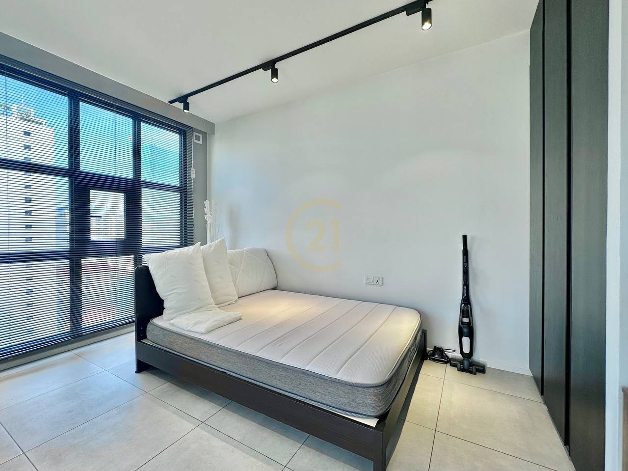 WESTERN STUDIO ROOM FOR RENT-BKK1
