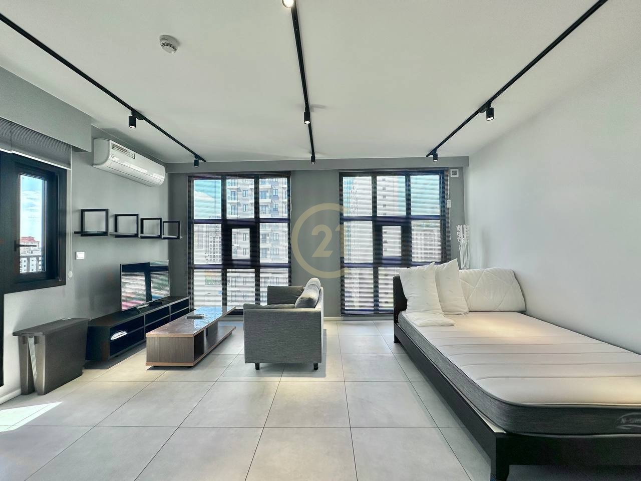 WESTERN STUDIO ROOM FOR RENT-BKK1