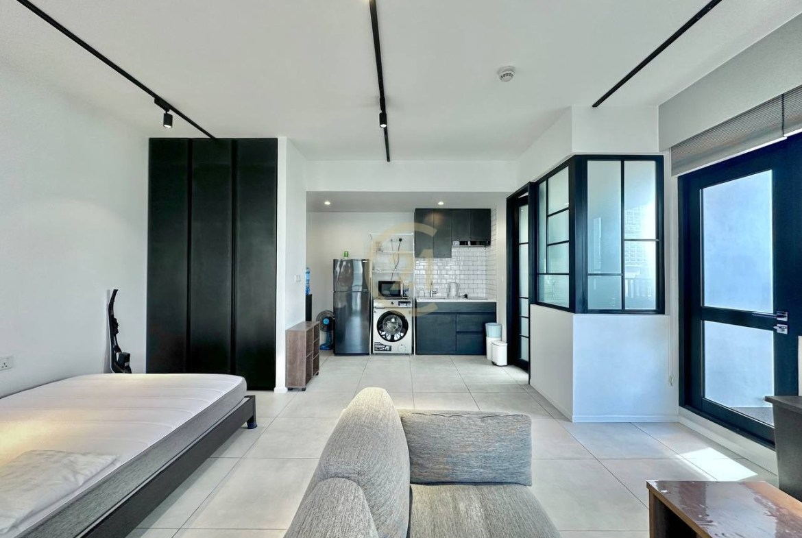 WESTERN STUDIO ROOM FOR RENT-BKK1