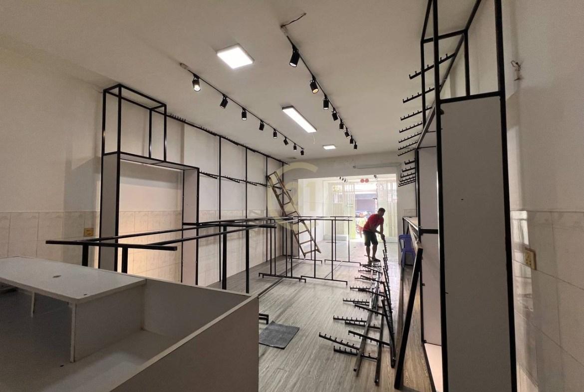 Shop House For Rent At Toul Tompong