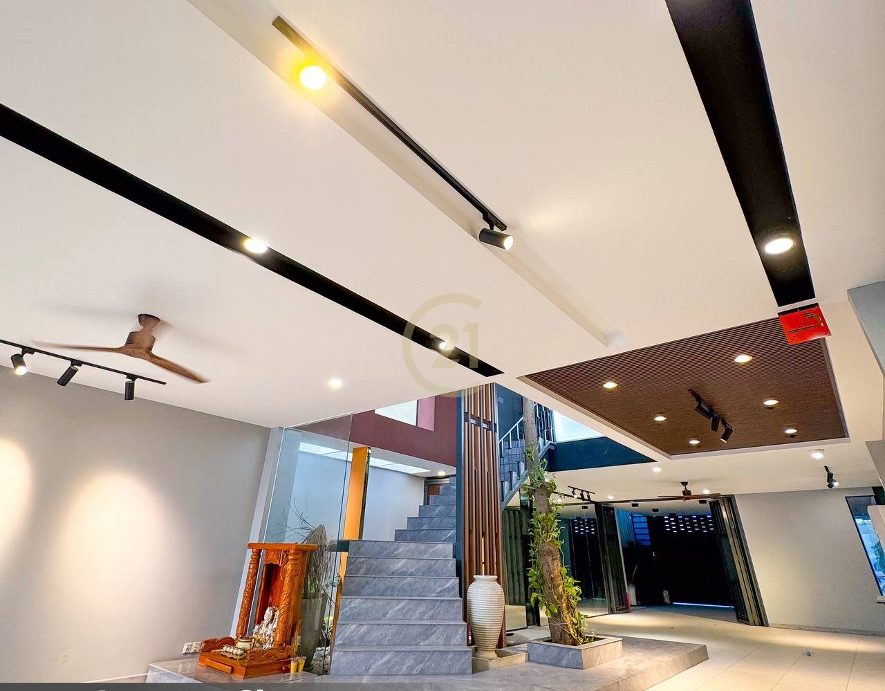 Modern Commercial Building for Rent – Monivong Blvd (Main Road)