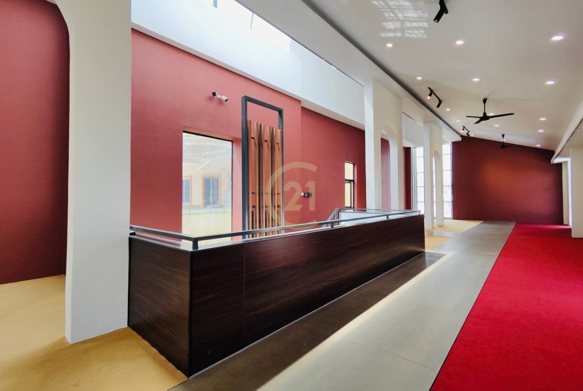 Modern Commercial Building for Rent – Monivong Blvd (Main Road)