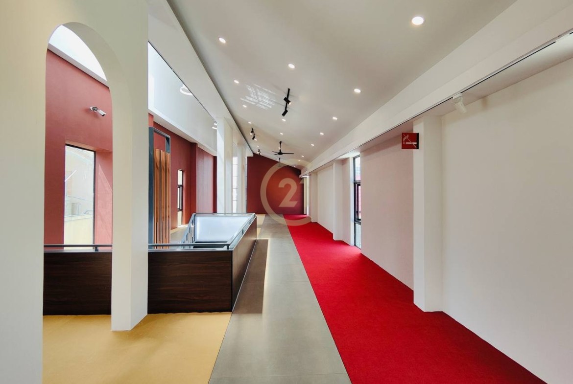 Modern Commercial Building for Rent – Monivong Blvd (Main Road)