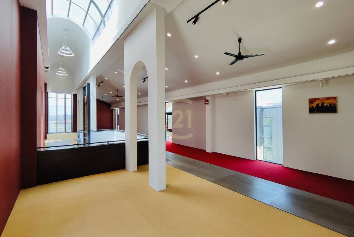 Modern Commercial Building for Rent – Monivong Blvd (Main Road)