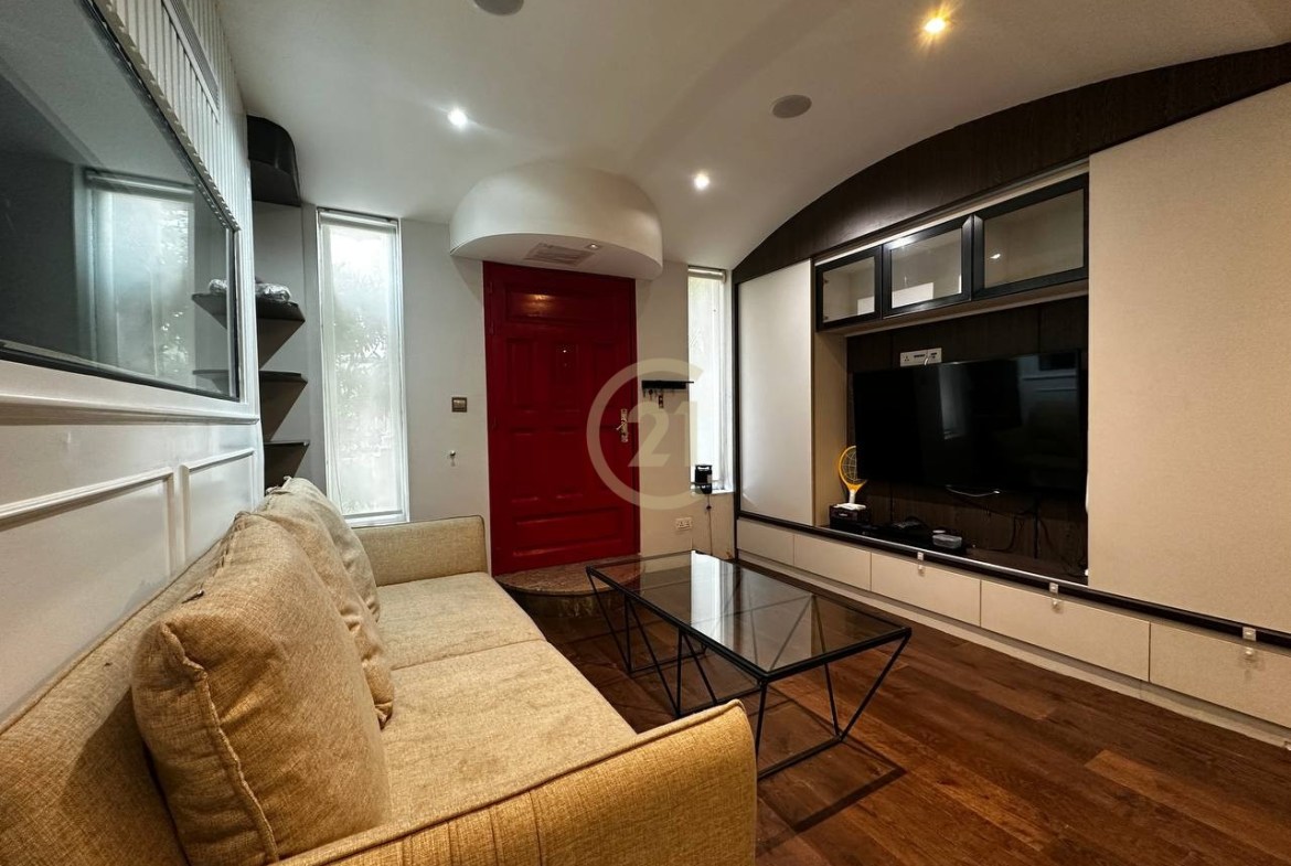 WESTERN TOWN HOUSE FOR SALE URGENTLY-SEN SOK
