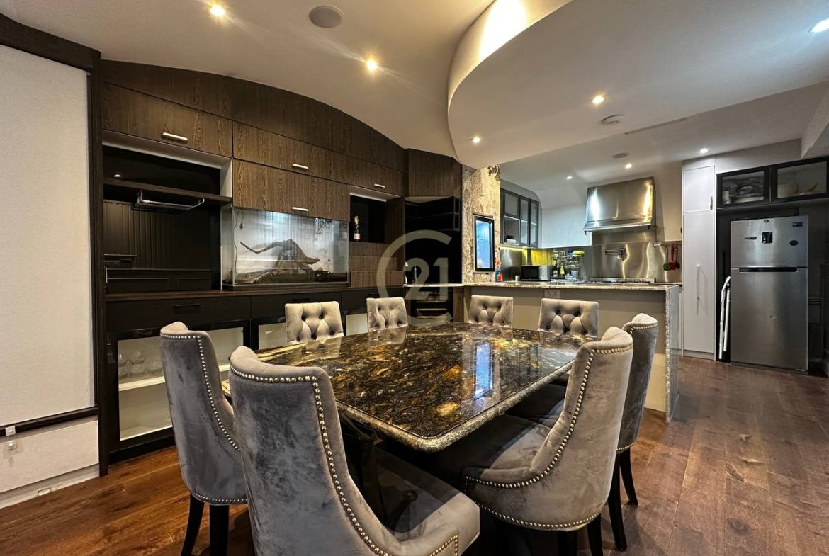 WESTERN TOWN HOUSE FOR SALE URGENTLY-SEN SOK