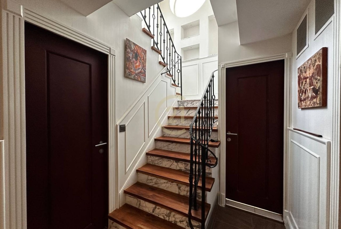WESTERN TOWN HOUSE FOR SALE URGENTLY-SEN SOK