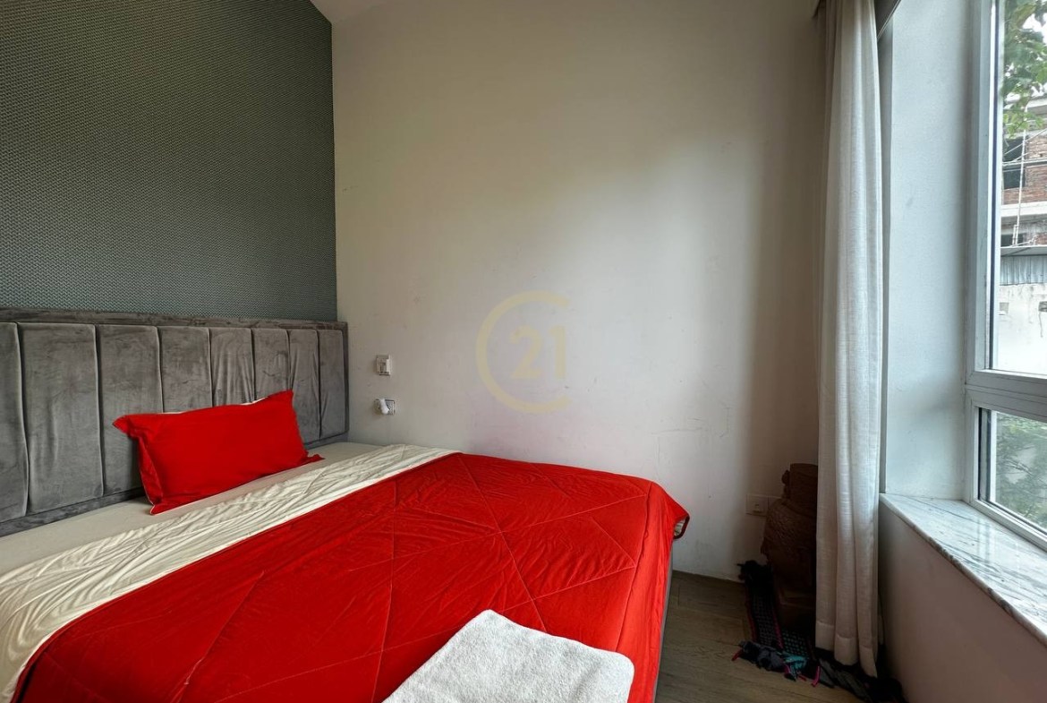 WESTERN TOWN HOUSE FOR SALE URGENTLY-SEN SOK