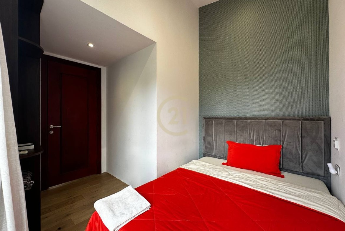 WESTERN TOWN HOUSE FOR SALE URGENTLY-SEN SOK