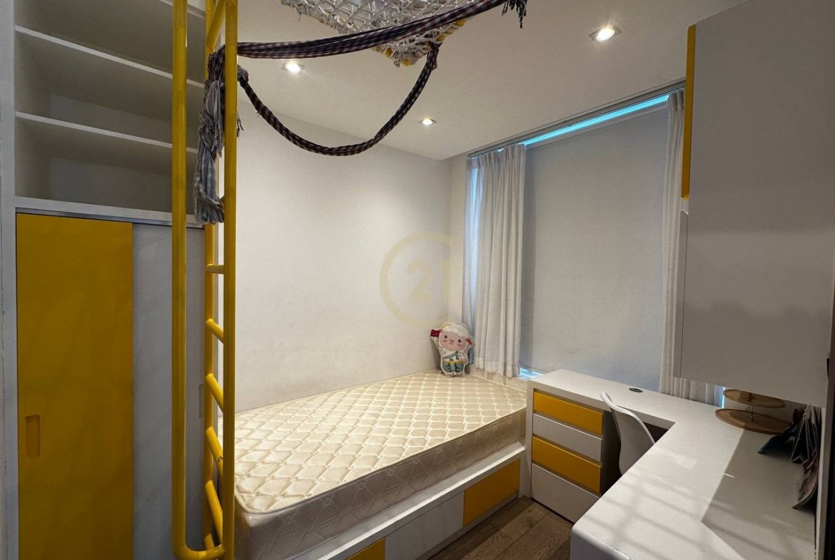 WESTERN TOWN HOUSE FOR SALE URGENTLY-SEN SOK
