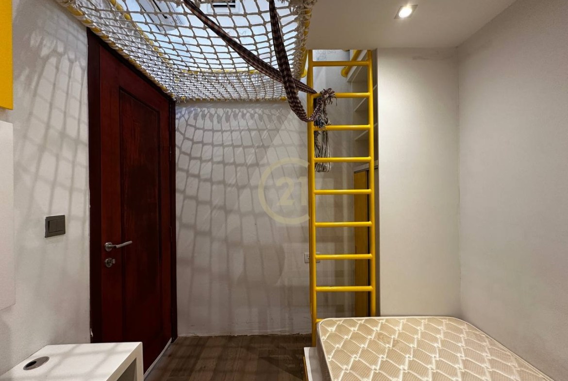 WESTERN TOWN HOUSE FOR SALE URGENTLY-SEN SOK