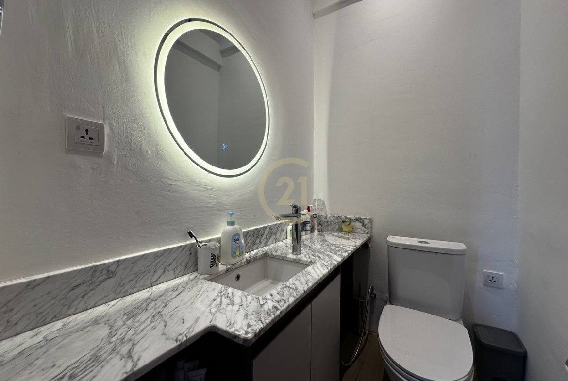 WESTERN TOWN HOUSE FOR SALE URGENTLY-SEN SOK