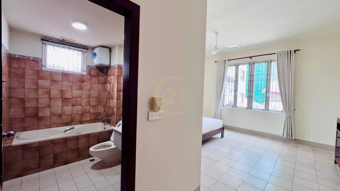 WESTERN THREE BEDROOM FOR RENT-BKK1