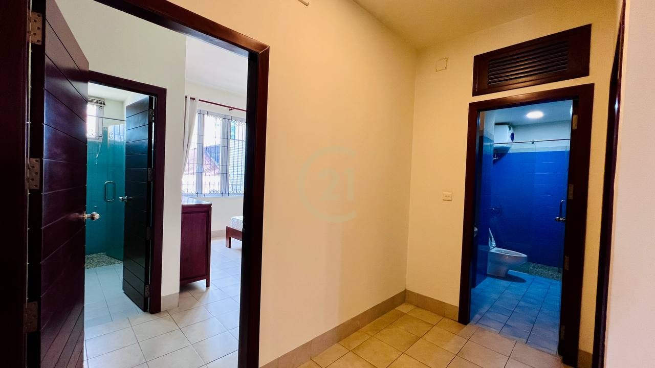 WESTERN THREE BEDROOM FOR RENT-BKK1
