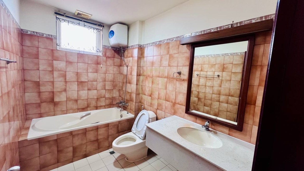 WESTERN THREE BEDROOM FOR RENT-BKK1