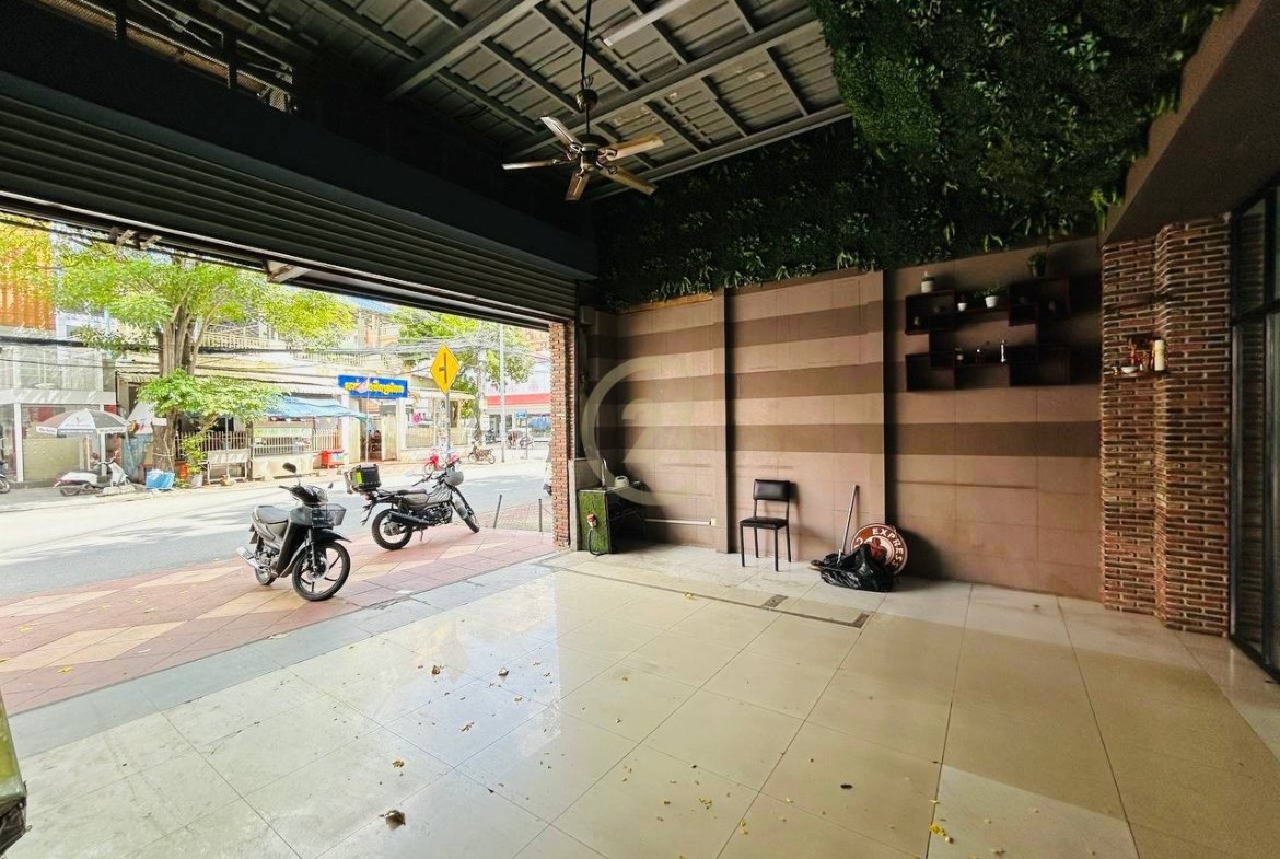 Shophouse For Rent At Toul Tompong
