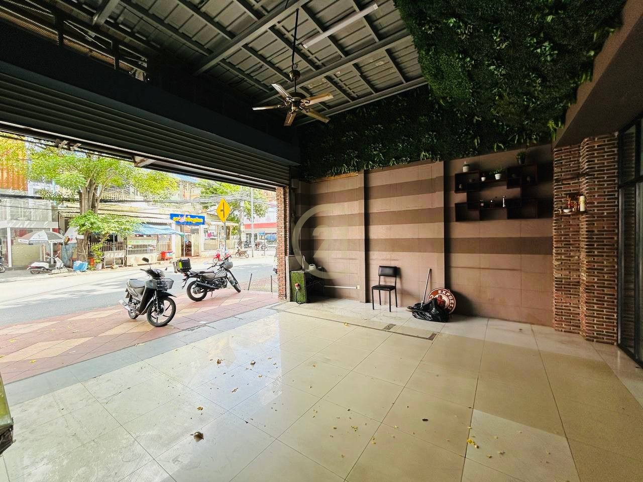 Shophouse For Rent At Toul Tompong