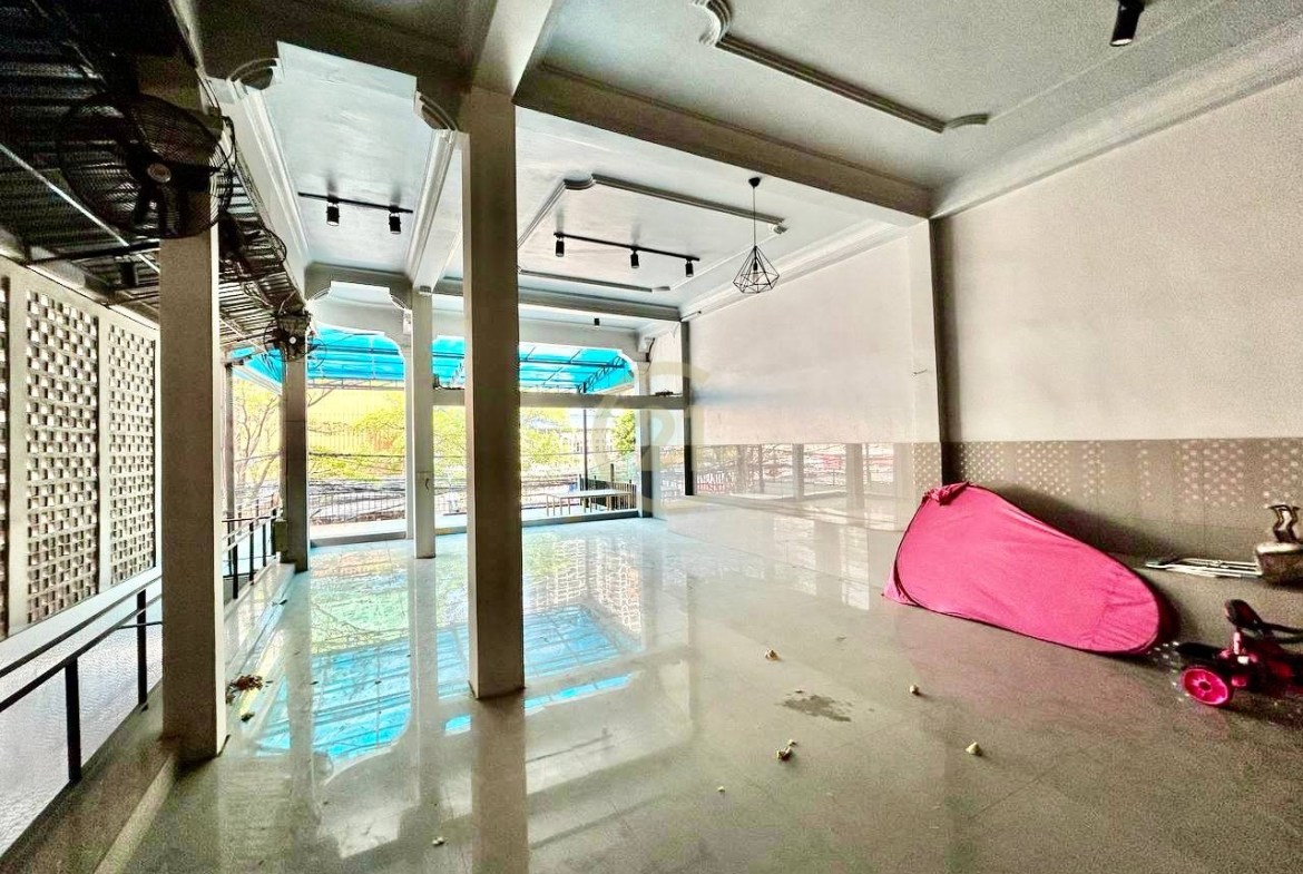 Shophouse For Rent At Toul Tompong