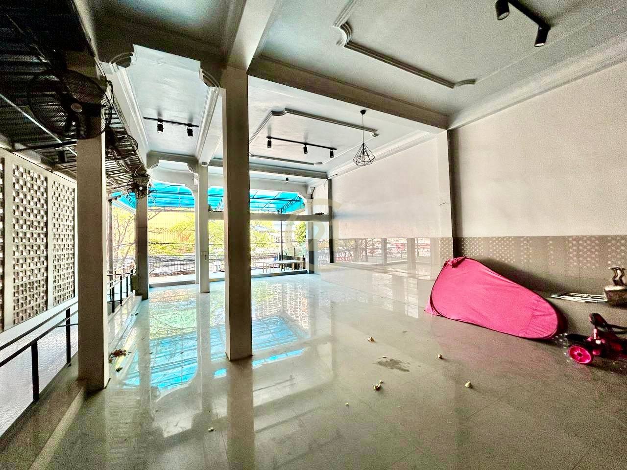 Shophouse For Rent At Toul Tompong