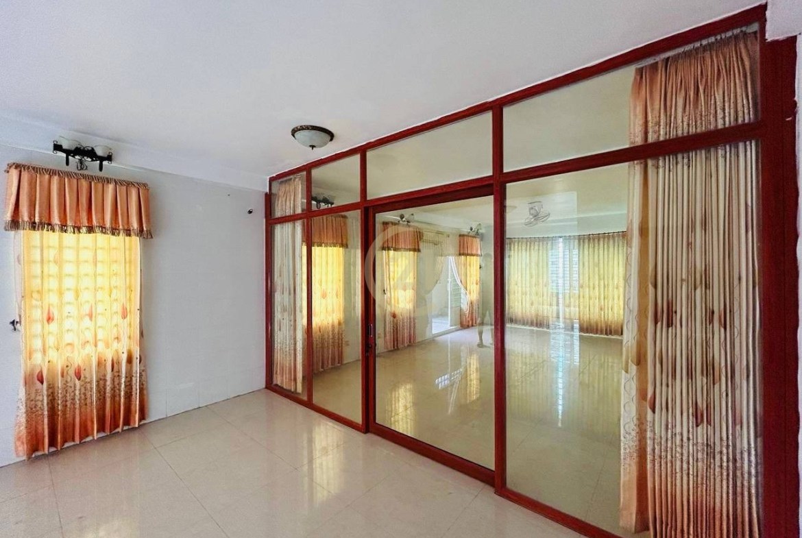 Shophouse For Rent At Toul Tompong