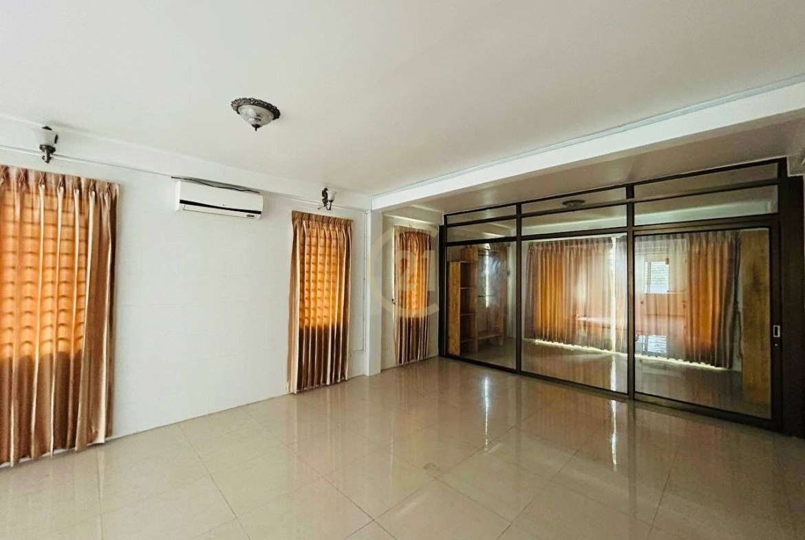Shophouse For Rent At Toul Tompong