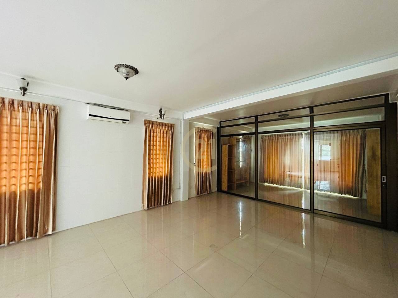 Shophouse For Rent At Toul Tompong