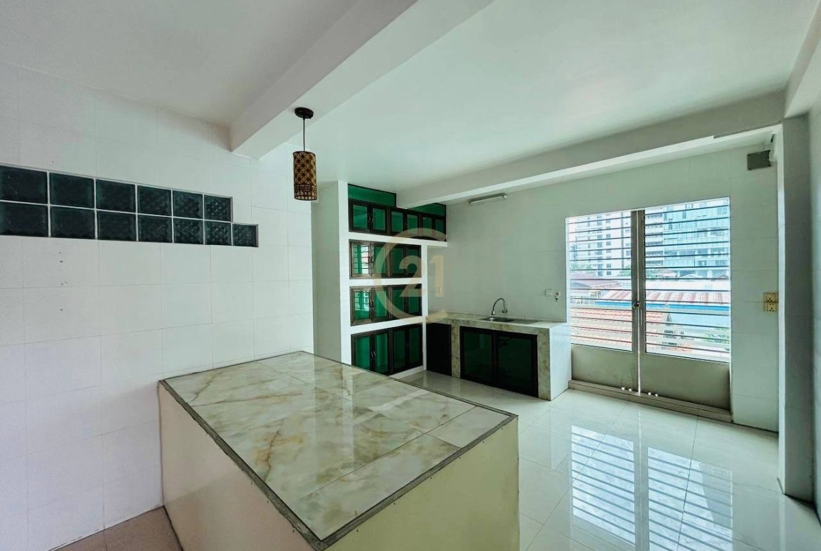 Shophouse For Rent At Toul Tompong