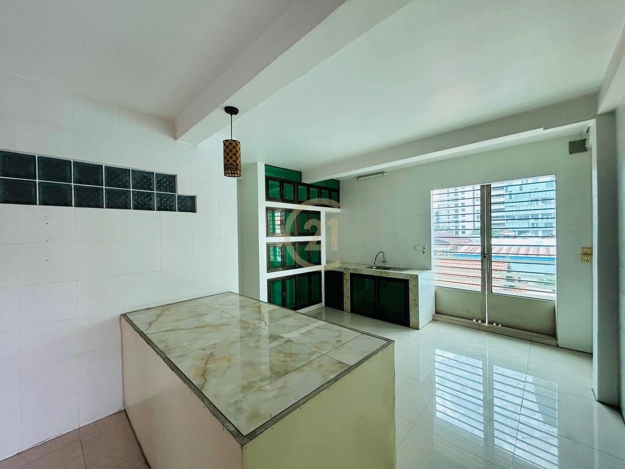Shophouse For Rent At Toul Tompong