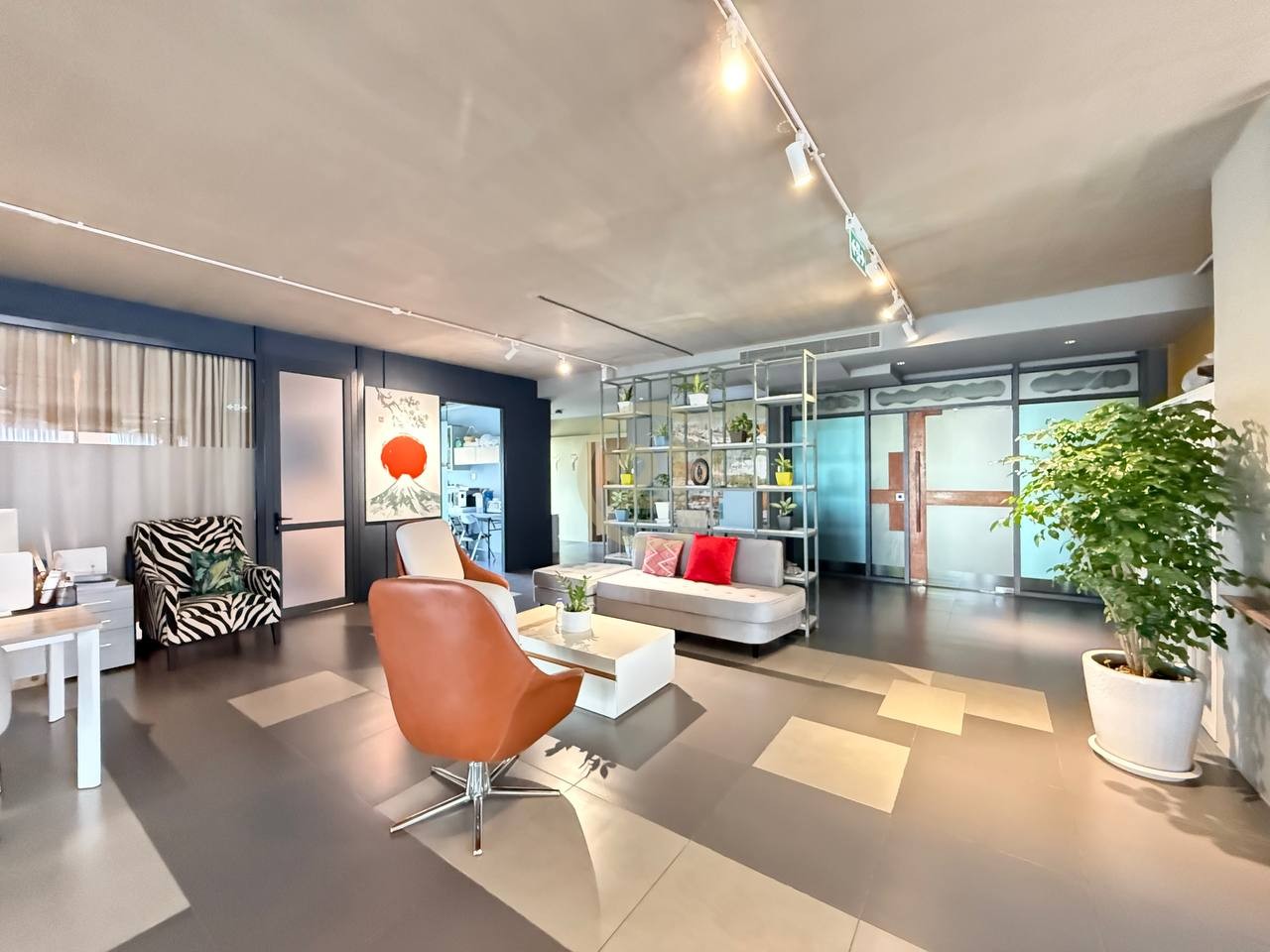 VINTAGE OFFICE SPACE FOR RENT-AEON MALL