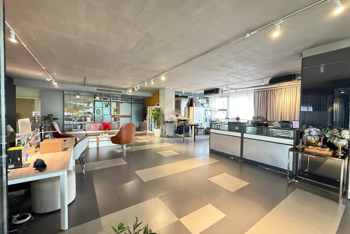 VINTAGE OFFICE SPACE FOR RENT-AEON MALL