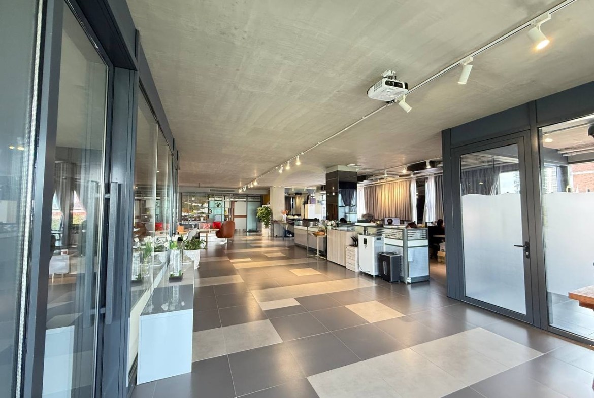 VINTAGE OFFICE SPACE FOR RENT-AEON MALL