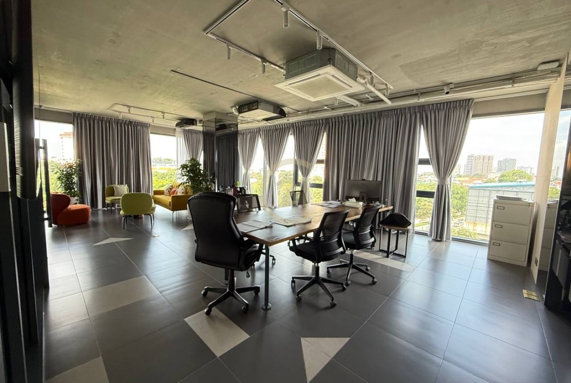 VINTAGE OFFICE SPACE FOR RENT-AEON MALL