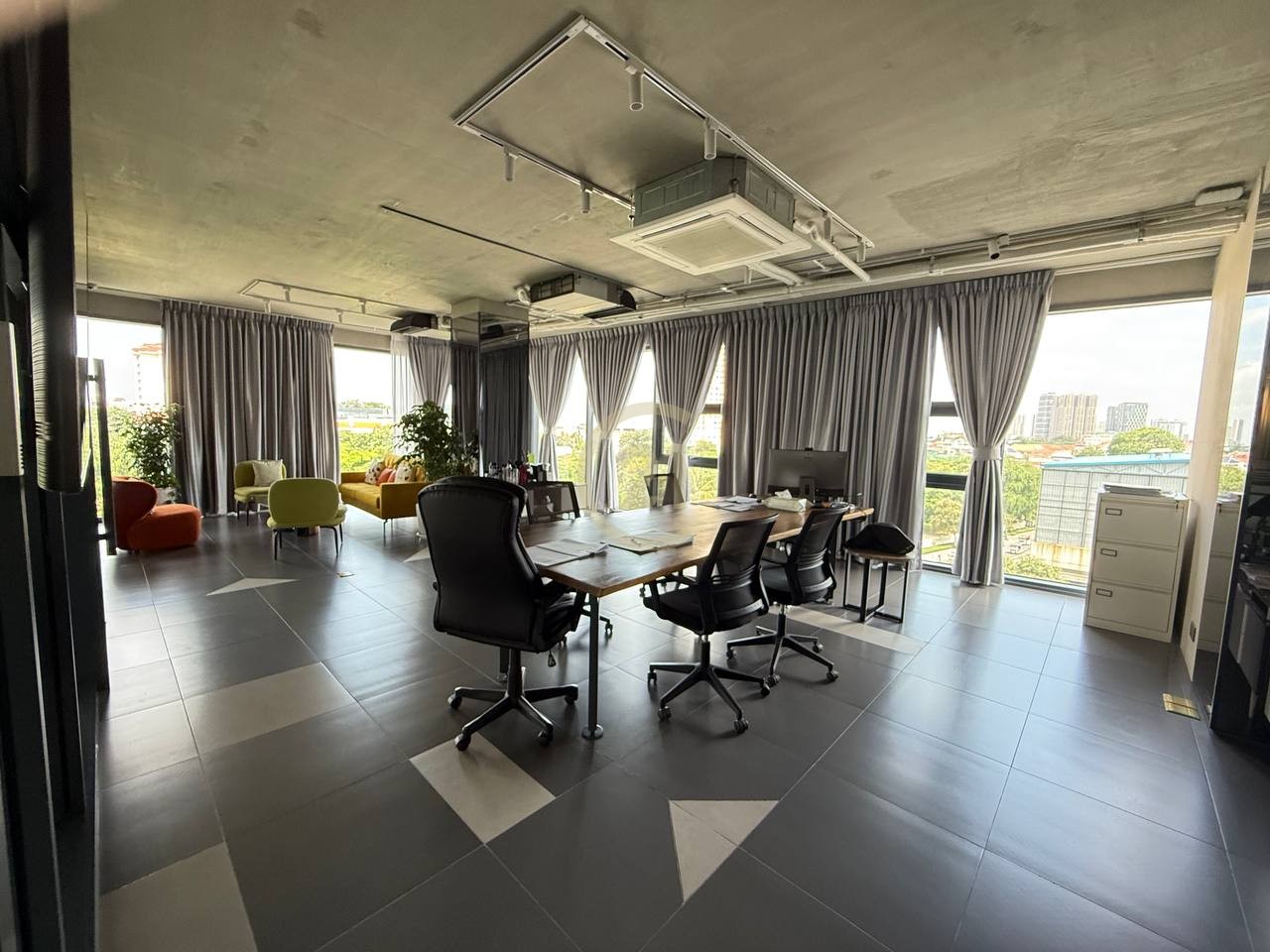VINTAGE OFFICE SPACE FOR RENT-AEON MALL