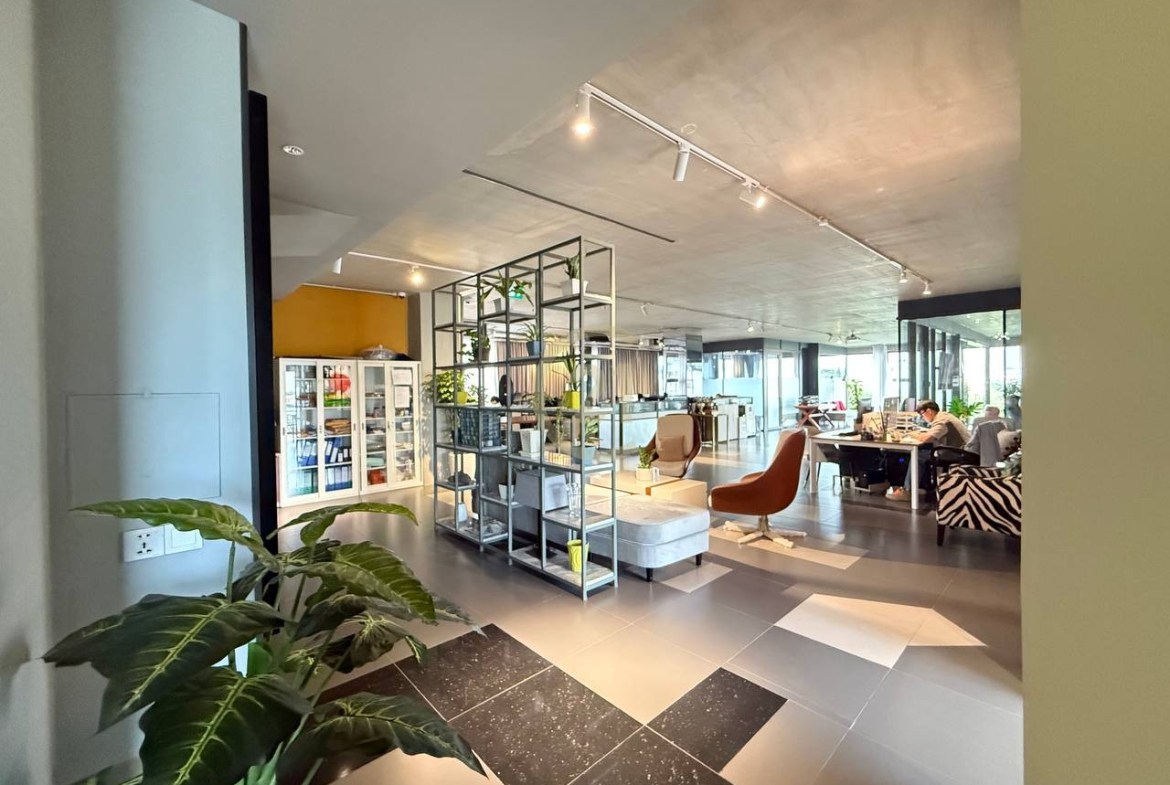 VINTAGE OFFICE SPACE FOR RENT-AEON MALL