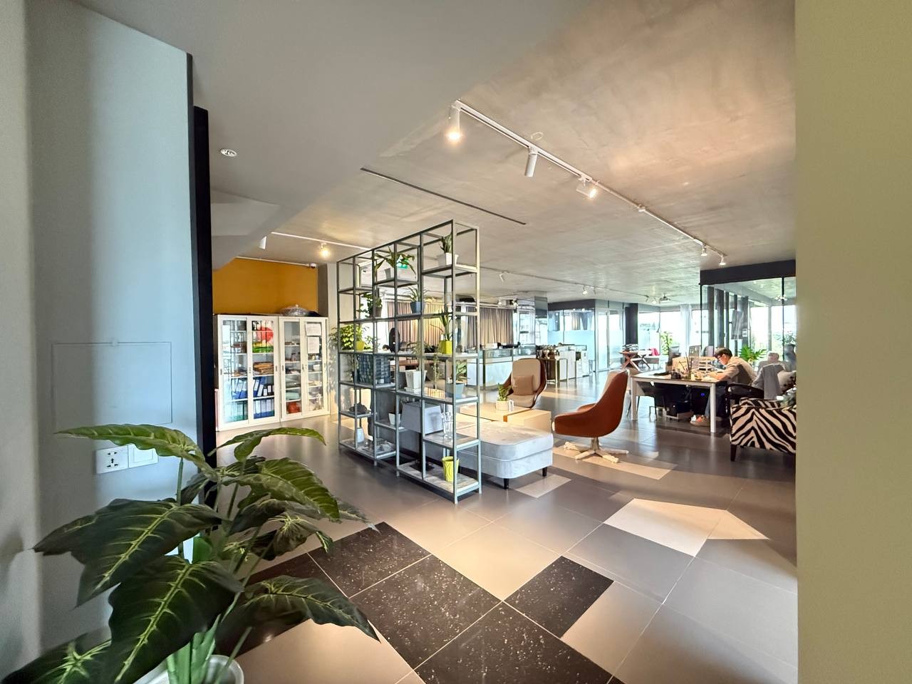 VINTAGE OFFICE SPACE FOR RENT-AEON MALL