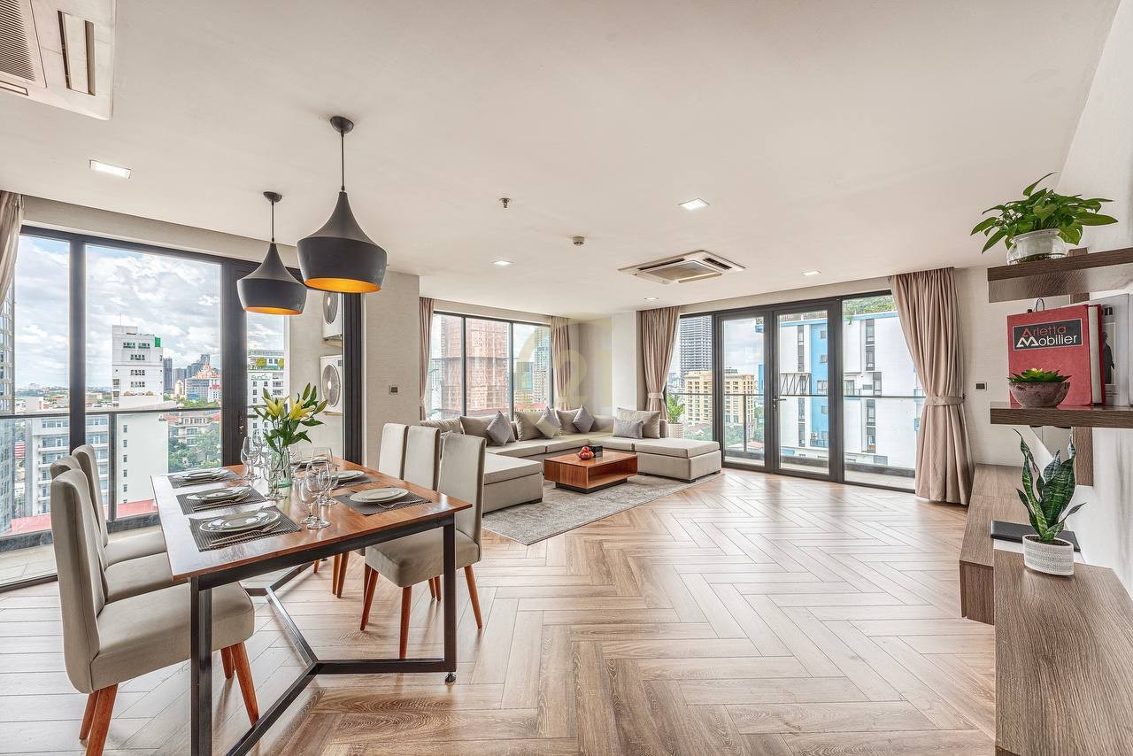 ELEGANCE THREE BEDROOM FOR RENT-BKK1
