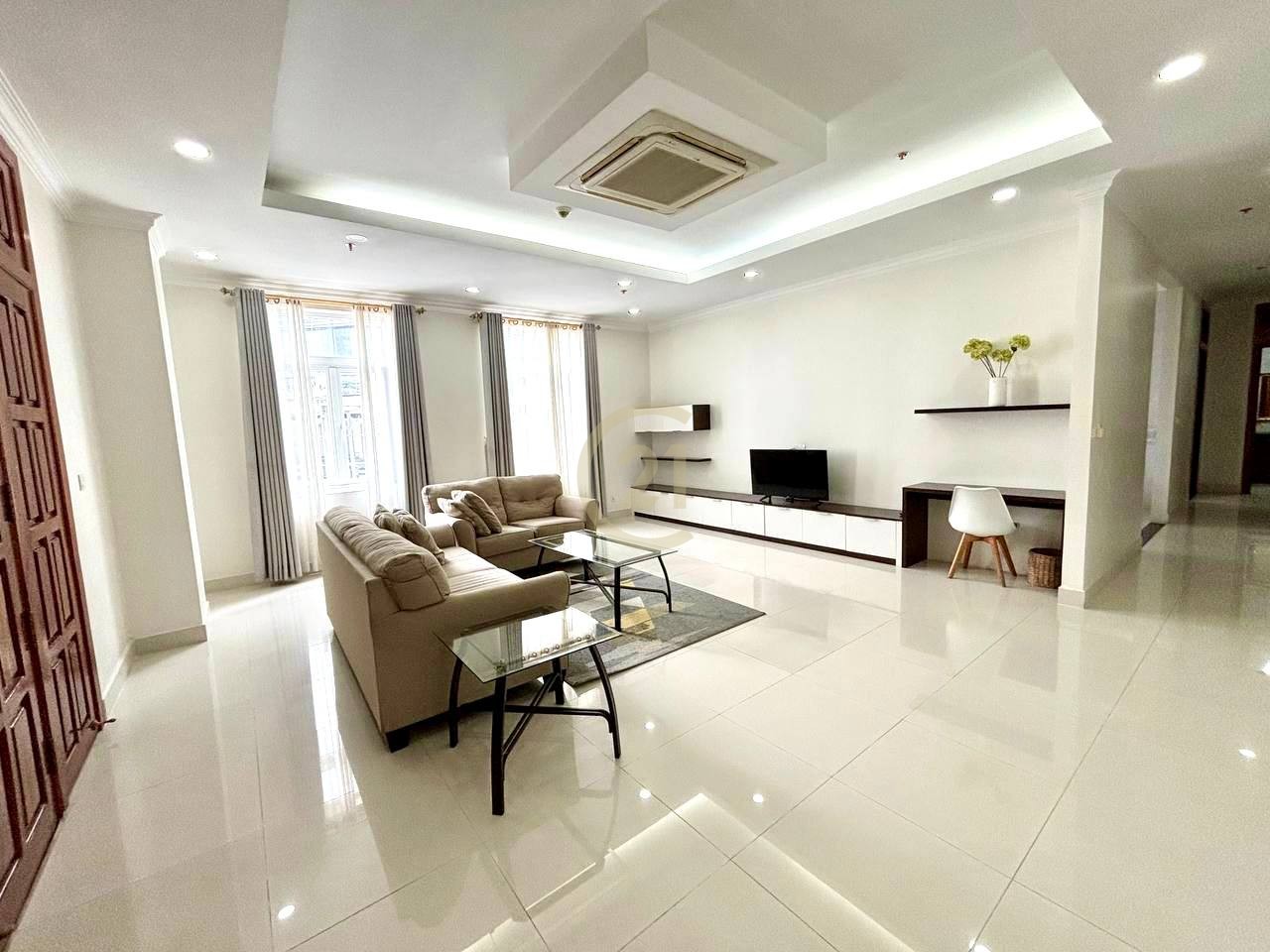SPECIOUS THREE BEDROOM FOR RENT-BKK1