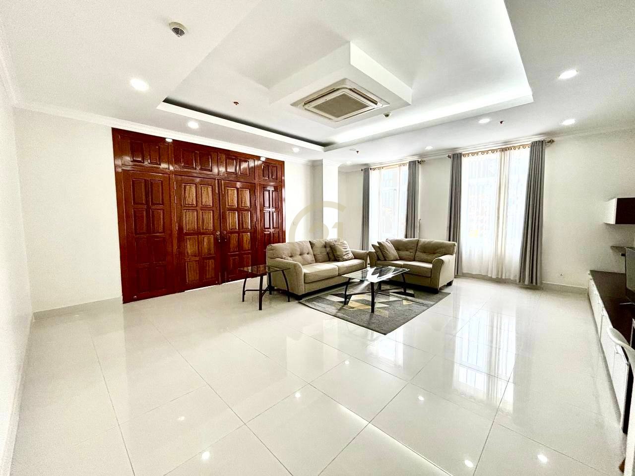 SPECIOUS THREE BEDROOM FOR RENT-BKK1