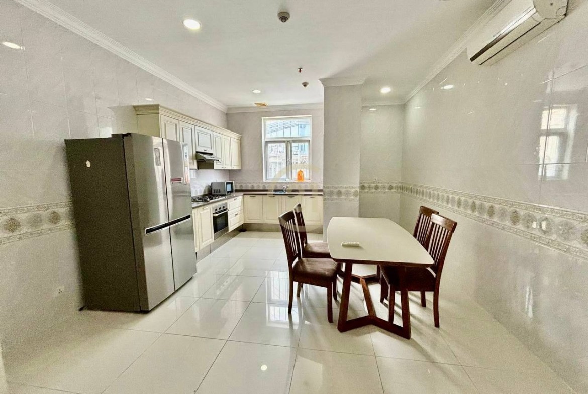 SPECIOUS THREE BEDROOM FOR RENT-BKK1