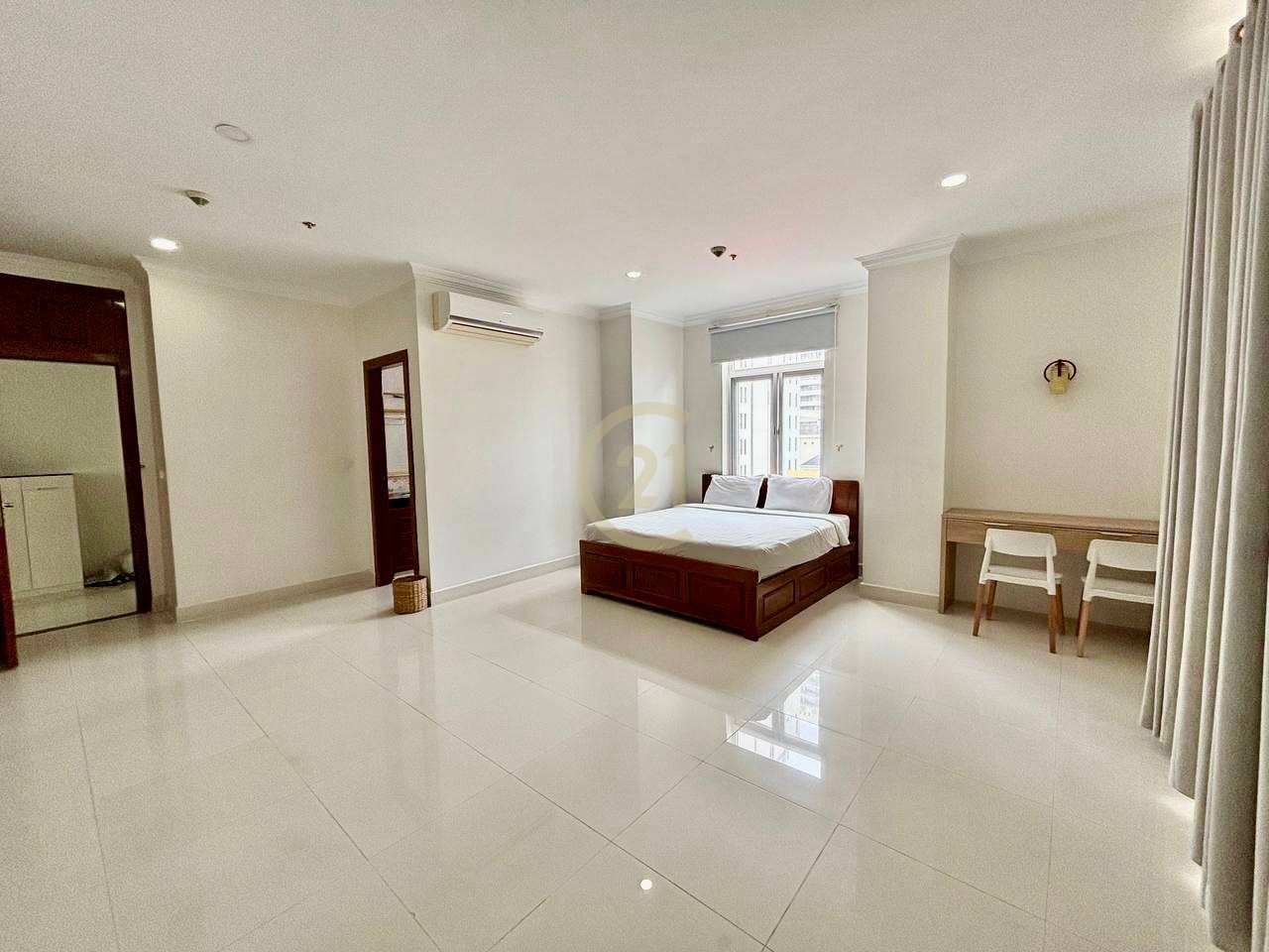 SPECIOUS THREE BEDROOM FOR RENT-BKK1
