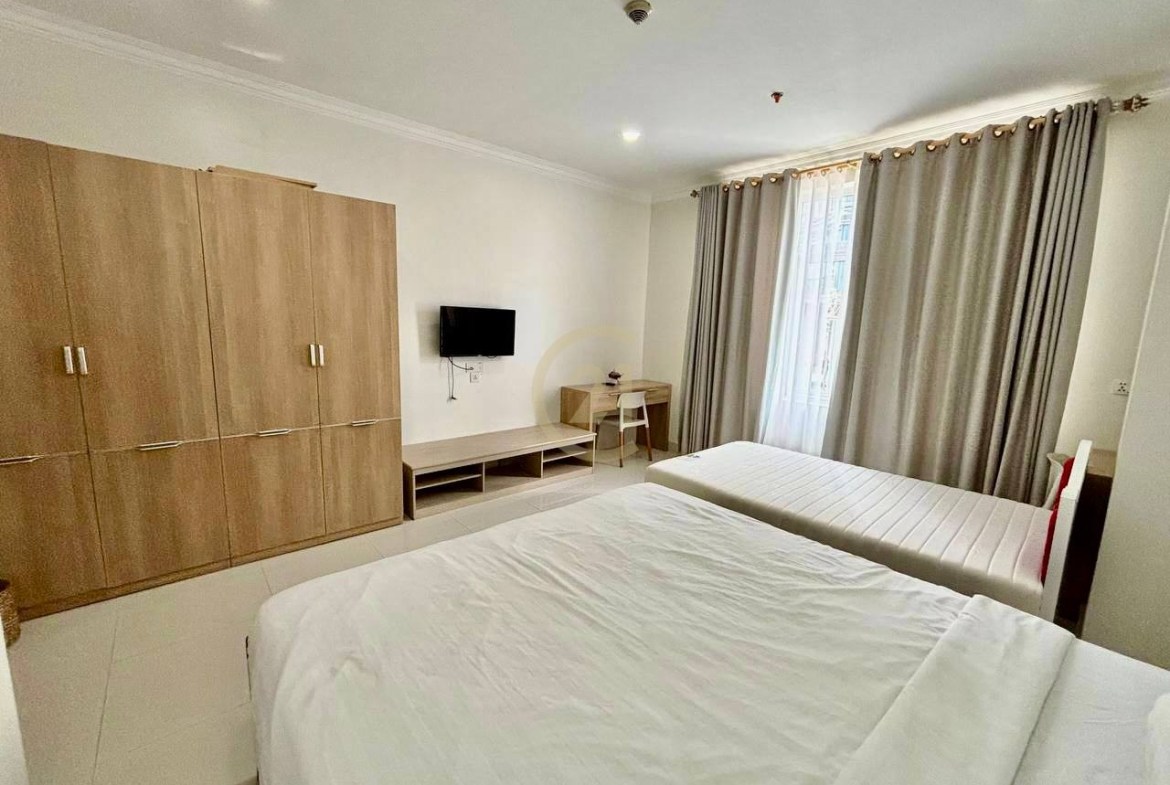SPECIOUS THREE BEDROOM FOR RENT-BKK1