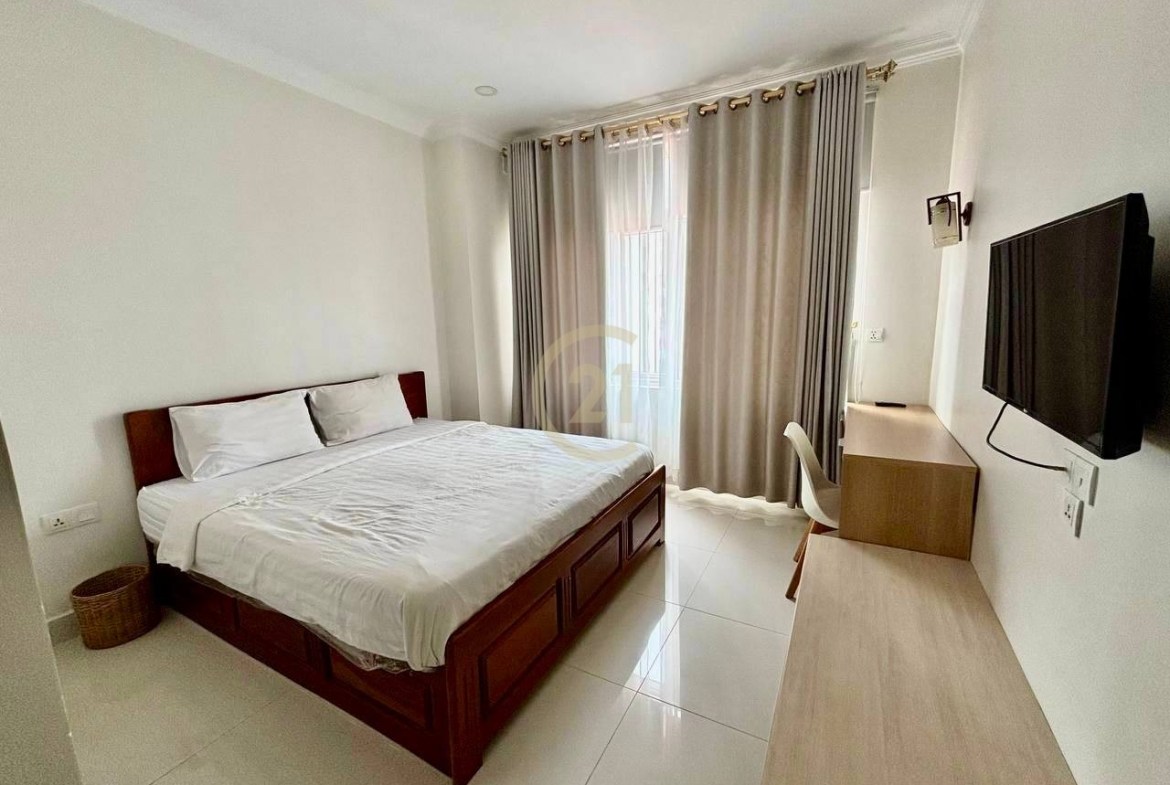 SPECIOUS THREE BEDROOM FOR RENT-BKK1