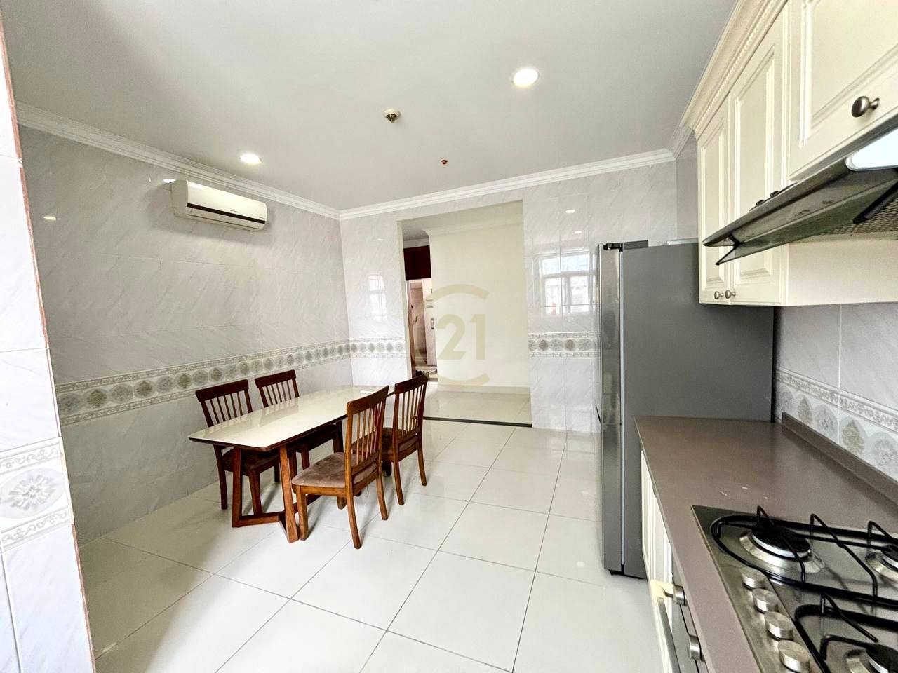 SPECIOUS THREE BEDROOM FOR RENT-BKK1