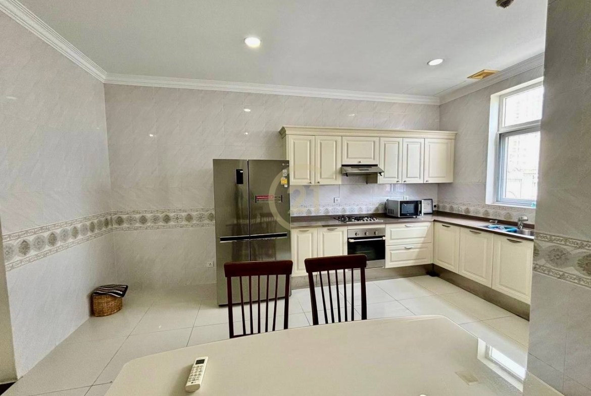 SPECIOUS THREE BEDROOM FOR RENT-BKK1