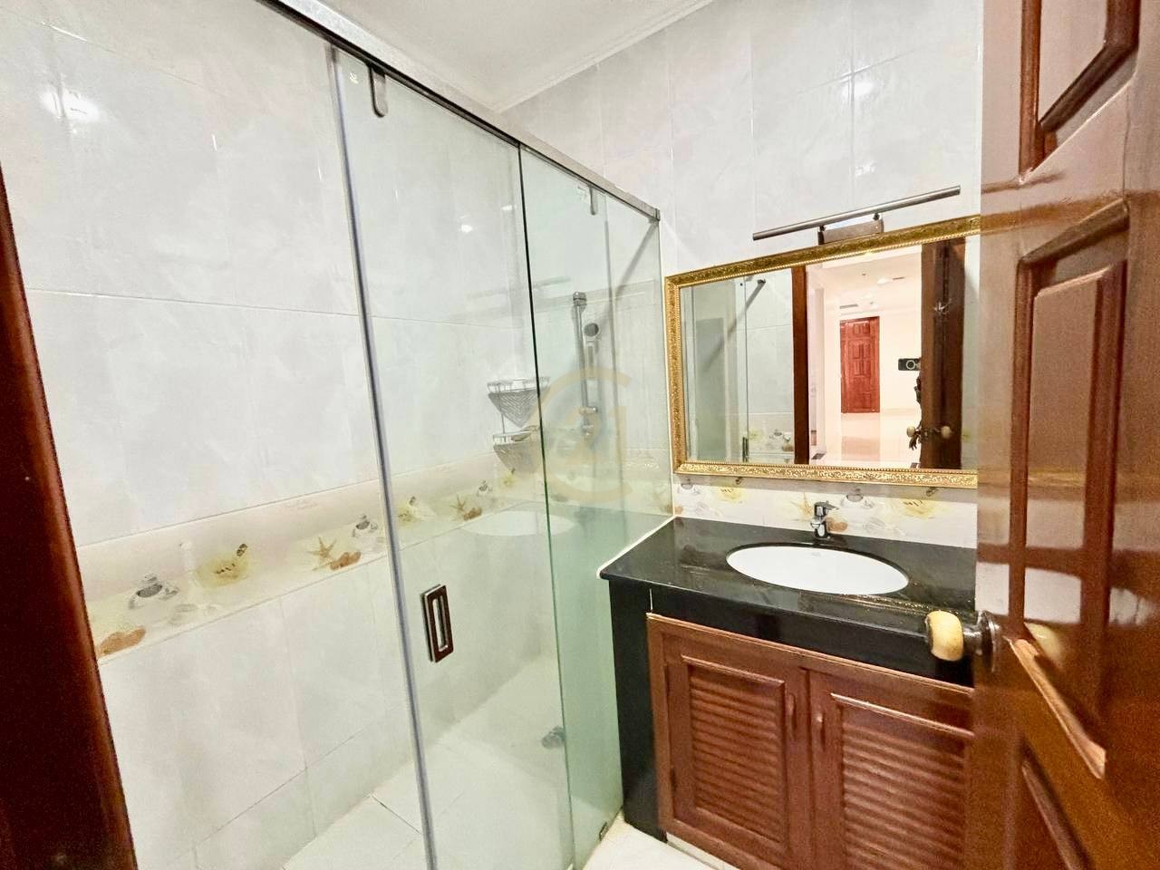 SPECIOUS THREE BEDROOM FOR RENT-BKK1
