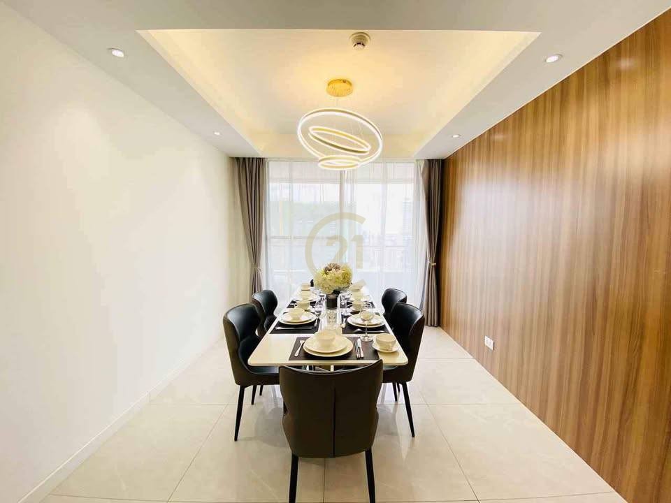 ELEGANT PENTHOUSE FOR RENT-HEART OF BKK1